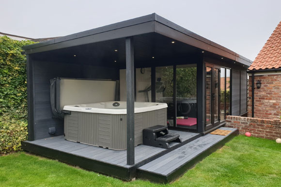 Relaxing Garden Room Hot Tub Retreat Manchester